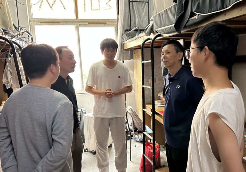 <a href='/2026/0618/c11438a273801/page.html' target='_blank' title='浓浓毕业情   深深关怀意 ——公司开展深入毕业生宿舍走访慰问活动'>浓浓毕业情   深深关怀意 ——化环...</a>